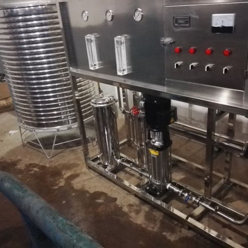 博愛1噸飲料廠用純凈水設備 鄭州1噸反滲透設備，食品凈水設備的關鍵選擇